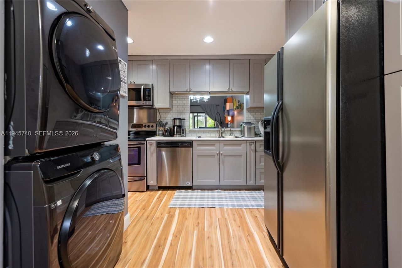 459 Lakeview Dr, Unit 1, Weston, FL 33326 Photo