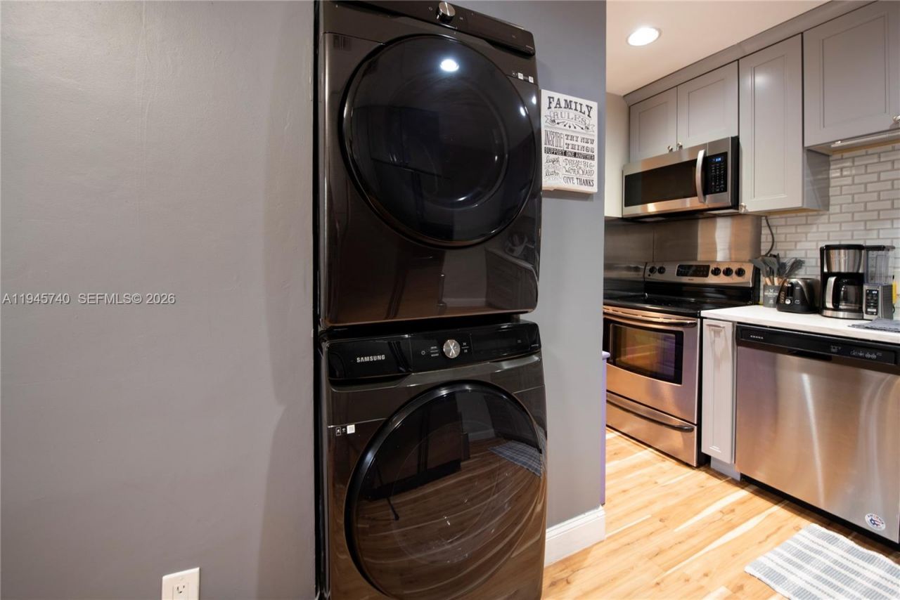 459 Lakeview Dr, Unit 1, Weston, FL 33326 Photo