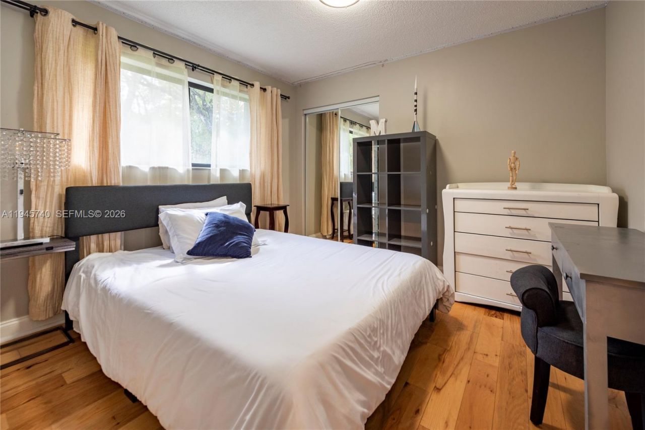 459 Lakeview Dr, Unit 1, Weston, FL 33326 Photo