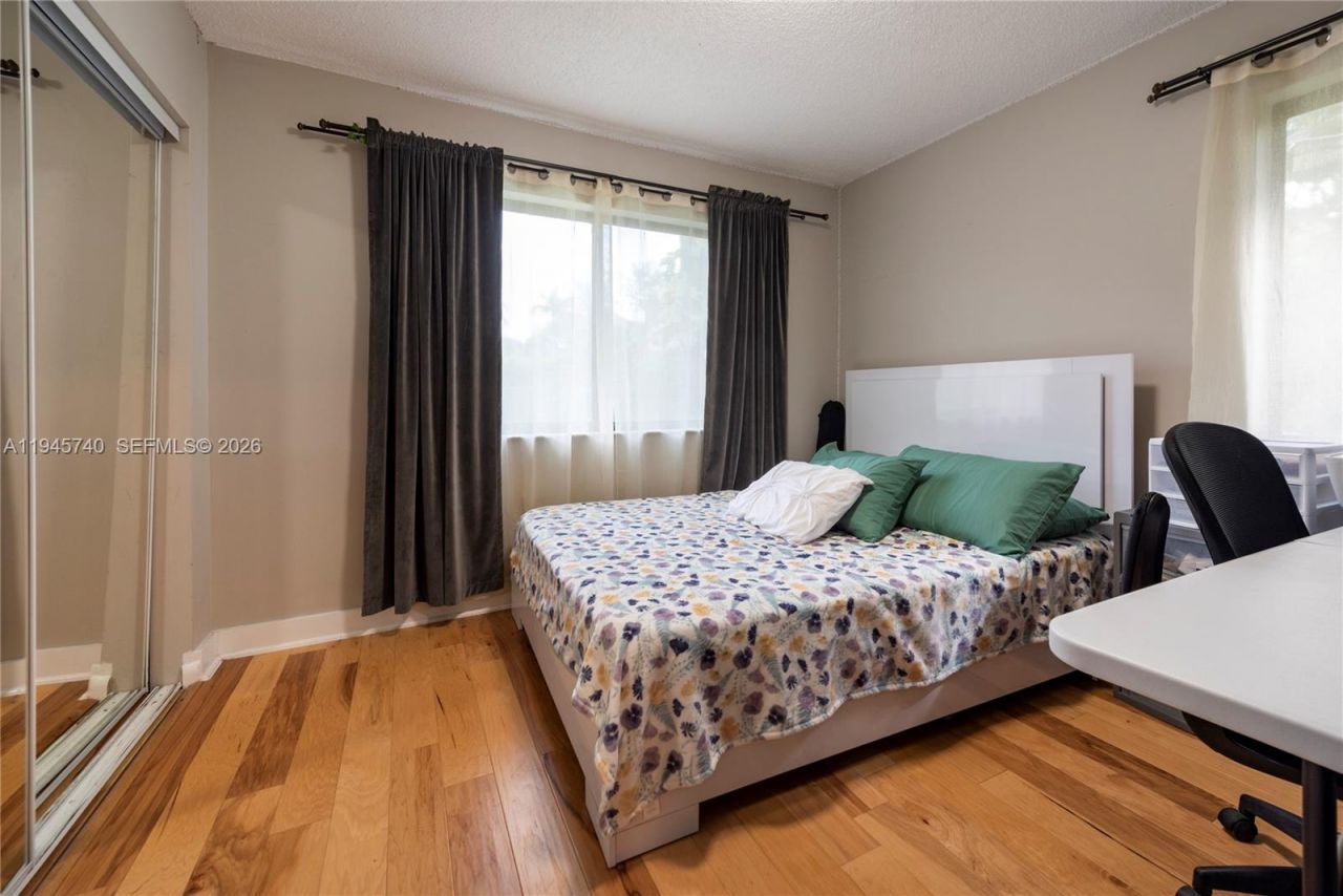 459 Lakeview Dr, Unit 1, Weston, FL 33326 Photo