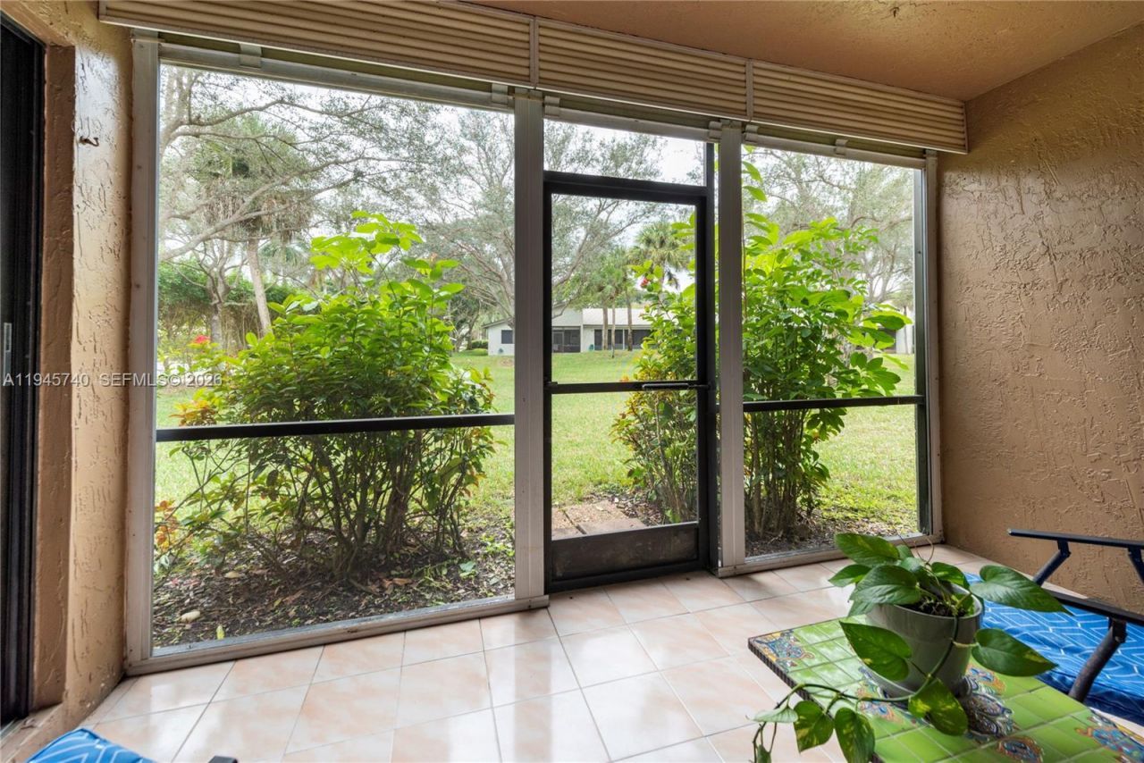 459 Lakeview Dr, Unit 1, Weston, FL 33326 Photo