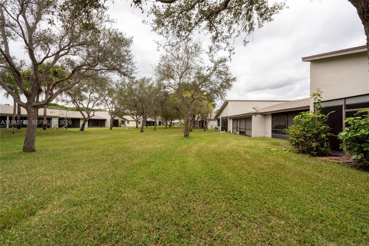459 Lakeview Dr, Unit 1, Weston, FL 33326 Photo