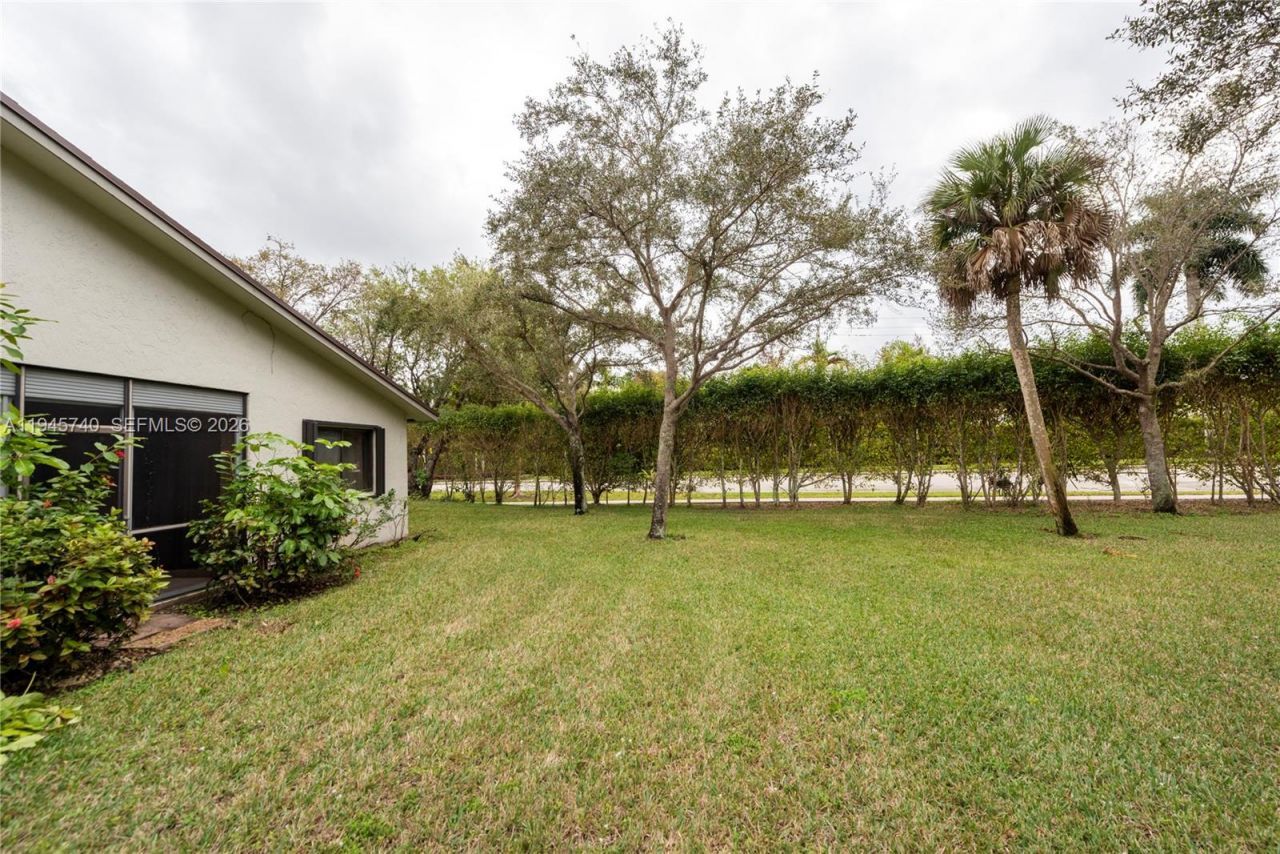 459 Lakeview Dr, Unit 1, Weston, FL 33326 Photo