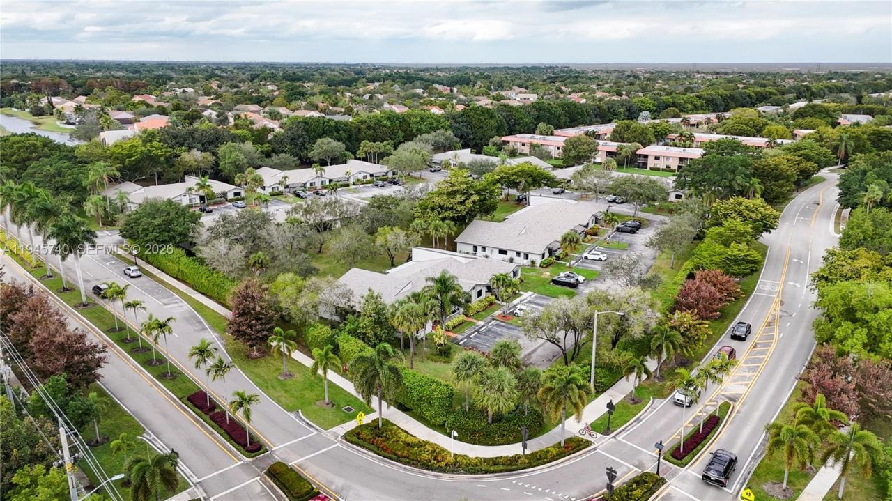 459 Lakeview Dr, Unit 1, Weston, FL 33326 Photo