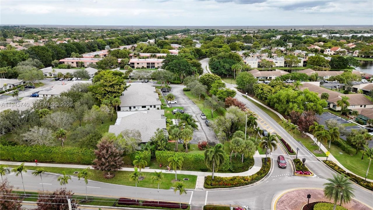 459 Lakeview Dr, Unit 1, Weston, FL 33326 Photo