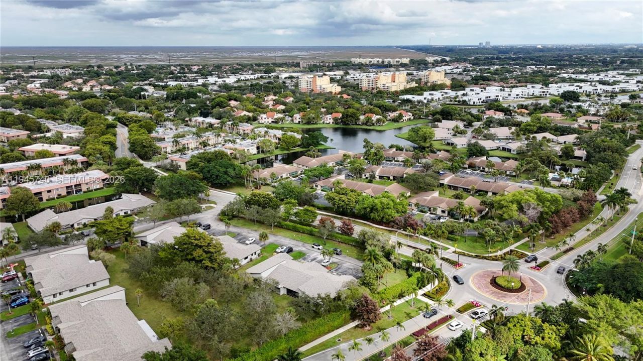 459 Lakeview Dr, Unit 1, Weston, FL 33326 Photo
