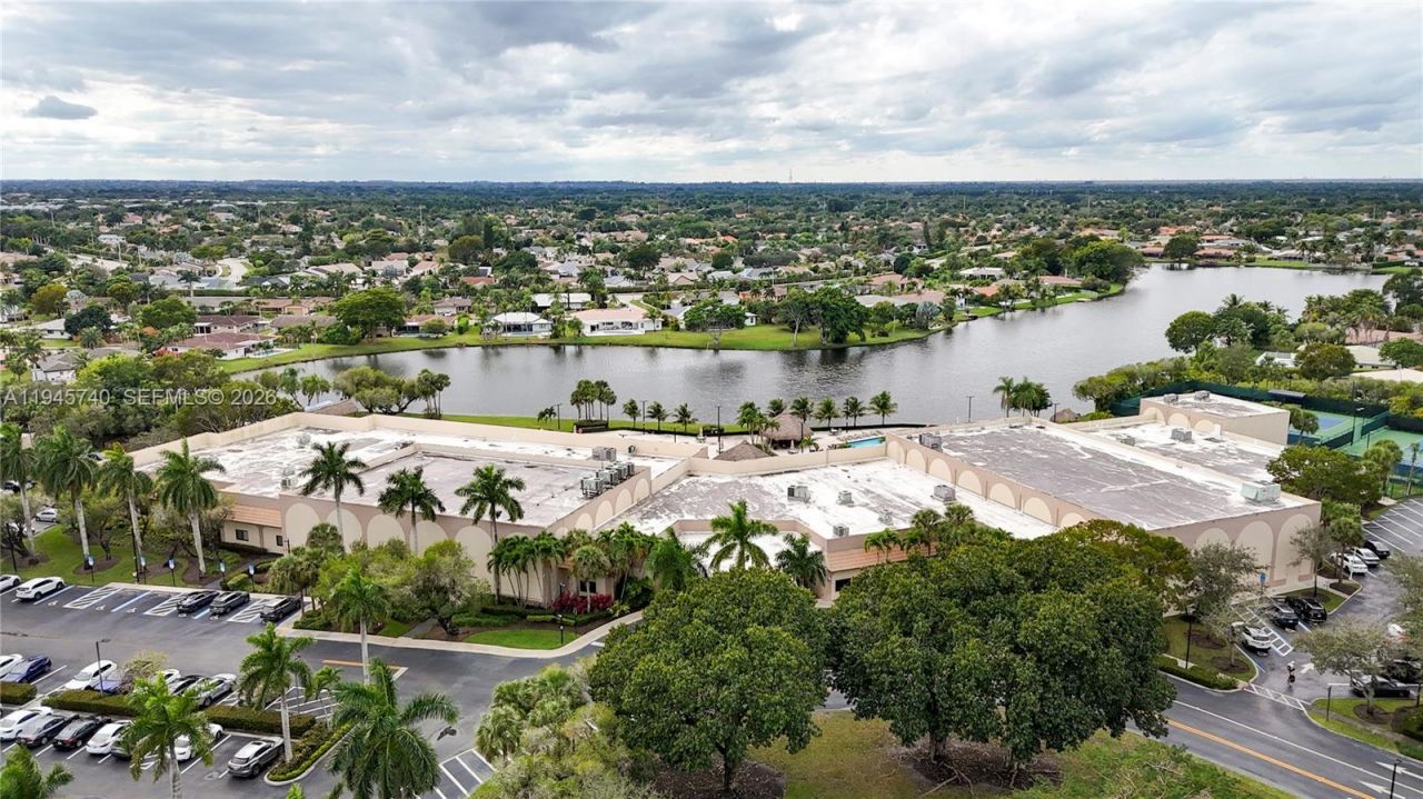 459 Lakeview Dr, Unit 1, Weston, FL 33326 Photo