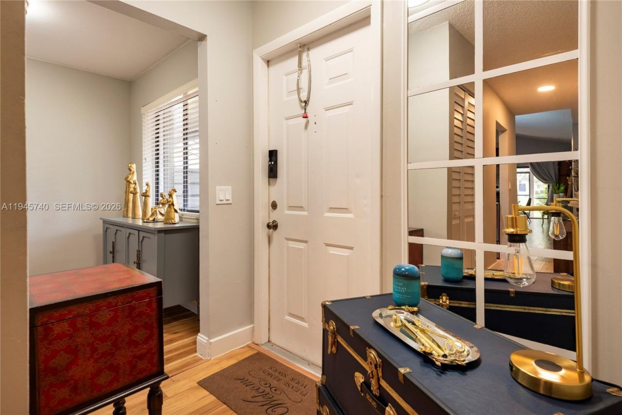 459 Lakeview Dr, Unit 1, Weston, FL 33326 Photo