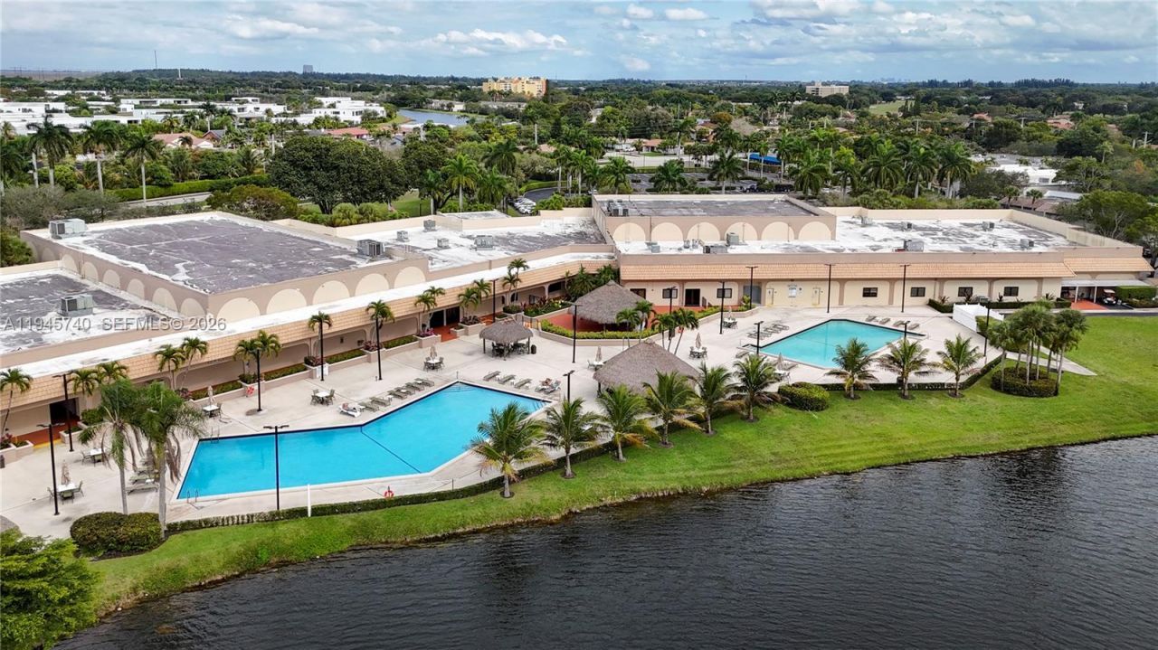 459 Lakeview Dr, Unit 1, Weston, FL 33326 Photo