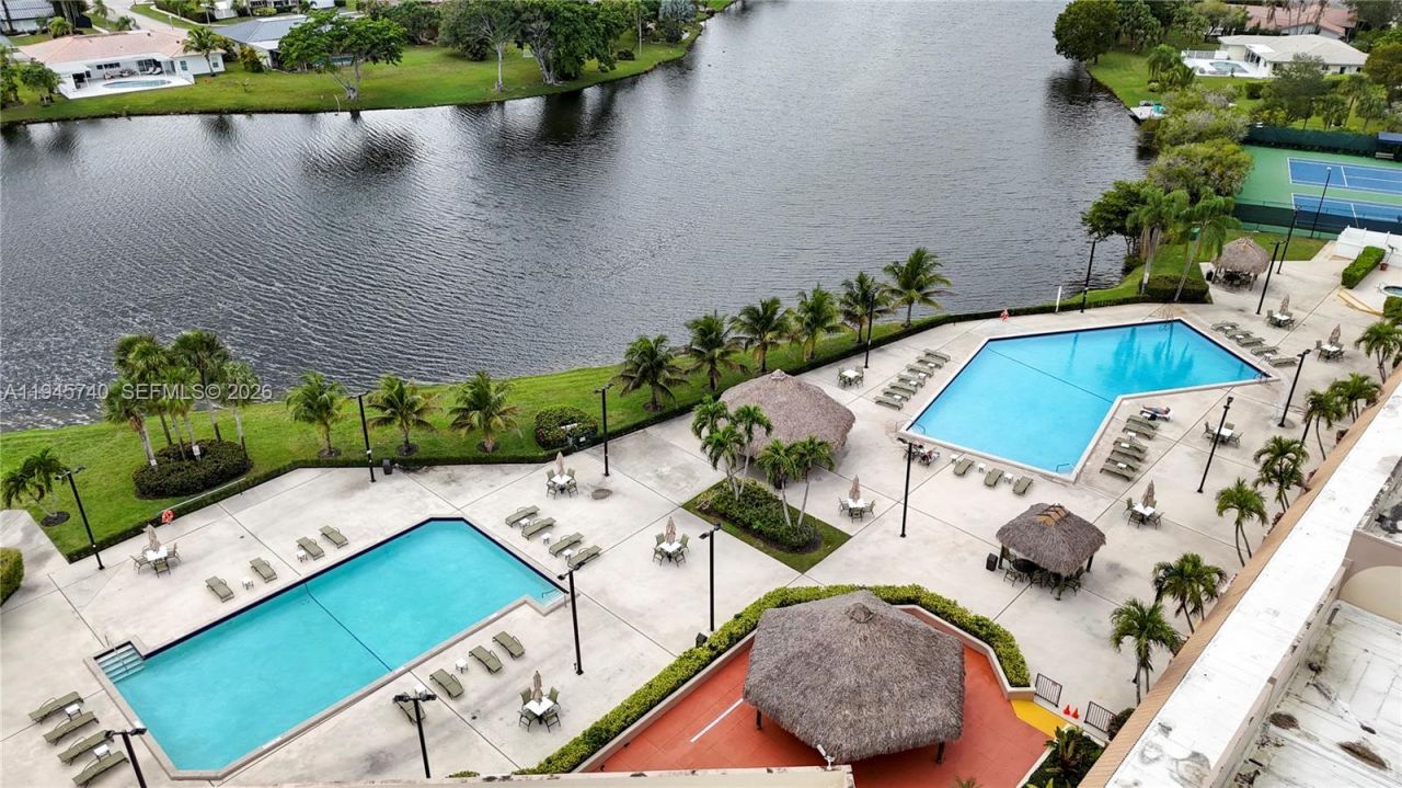 459 Lakeview Dr, Unit 1, Weston, FL 33326 Photo