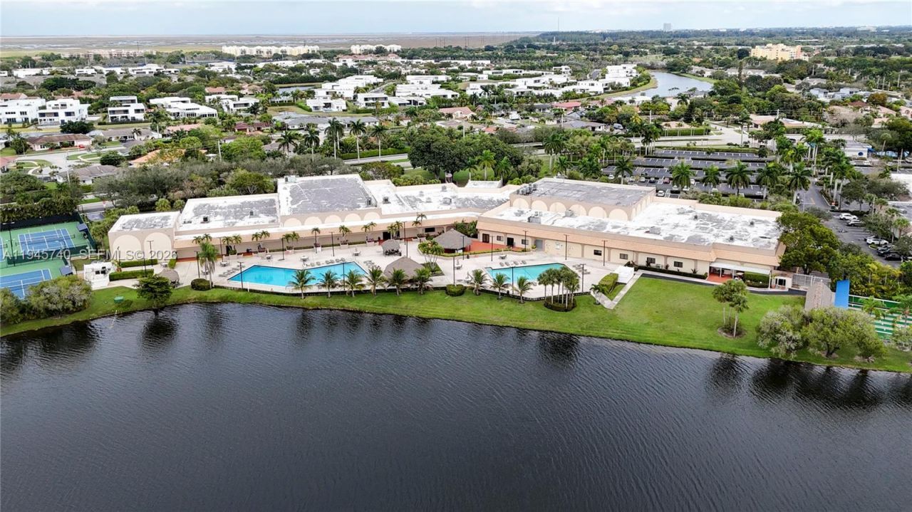 459 Lakeview Dr, Unit 1, Weston, FL 33326 Photo