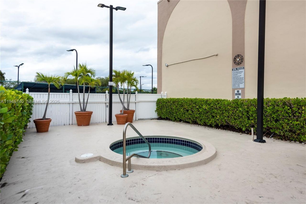 459 Lakeview Dr, Unit 1, Weston, FL 33326 Photo
