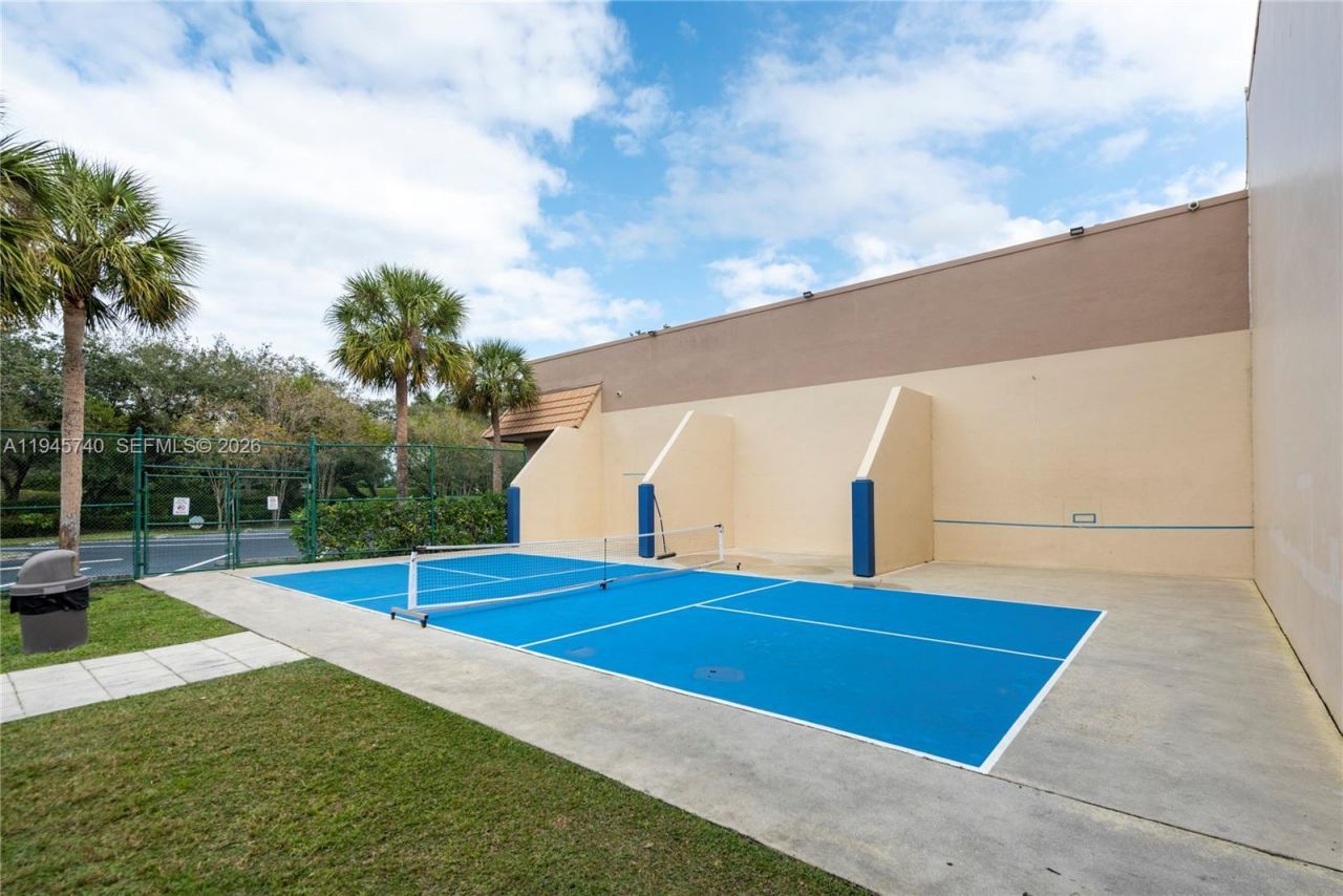 459 Lakeview Dr, Unit 1, Weston, FL 33326 Photo