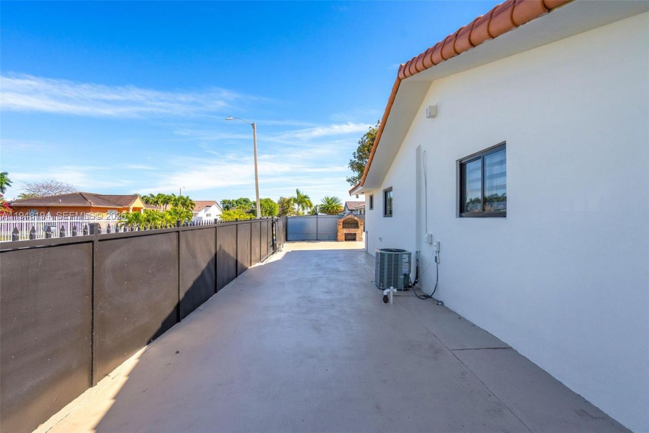 2203 SW 139th Ave, Miami, FL 33175 Photo