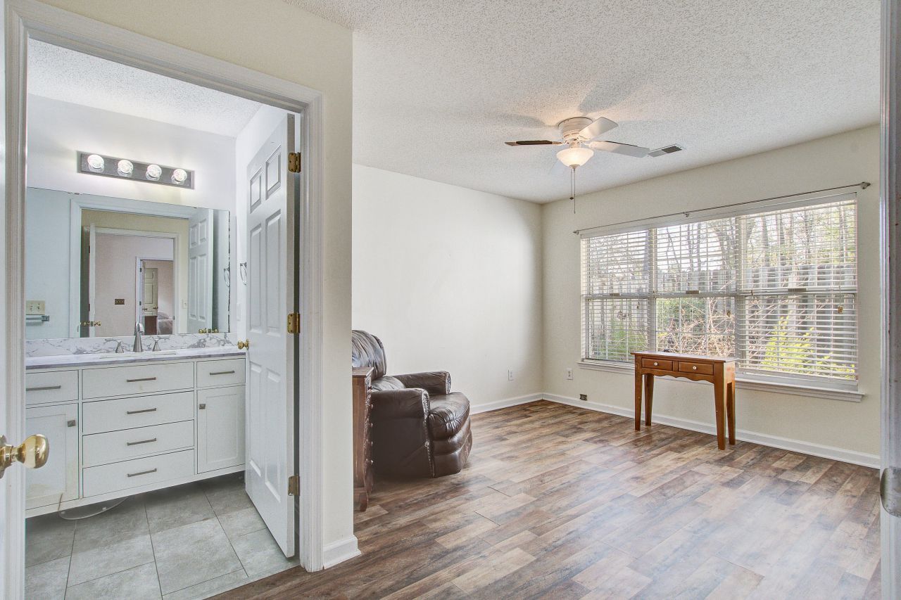 317 Dupont Way Photo 26