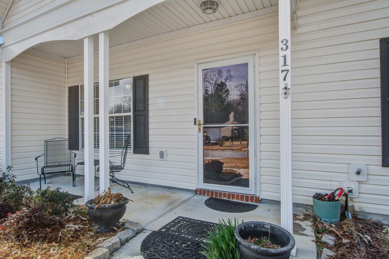 317 Dupont Way Photo 4