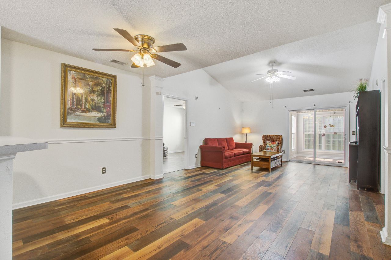 317 Dupont Way Photo 6