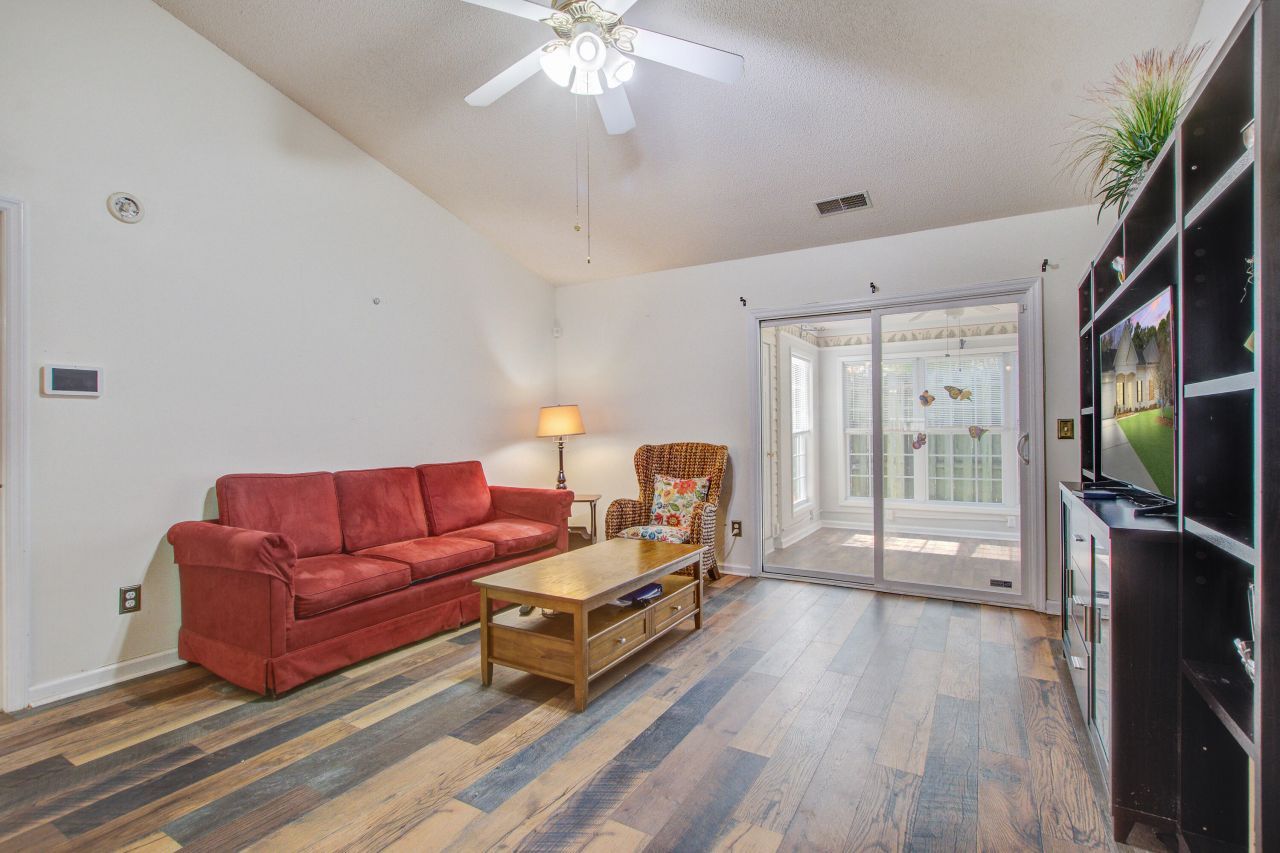 317 Dupont Way Photo 7