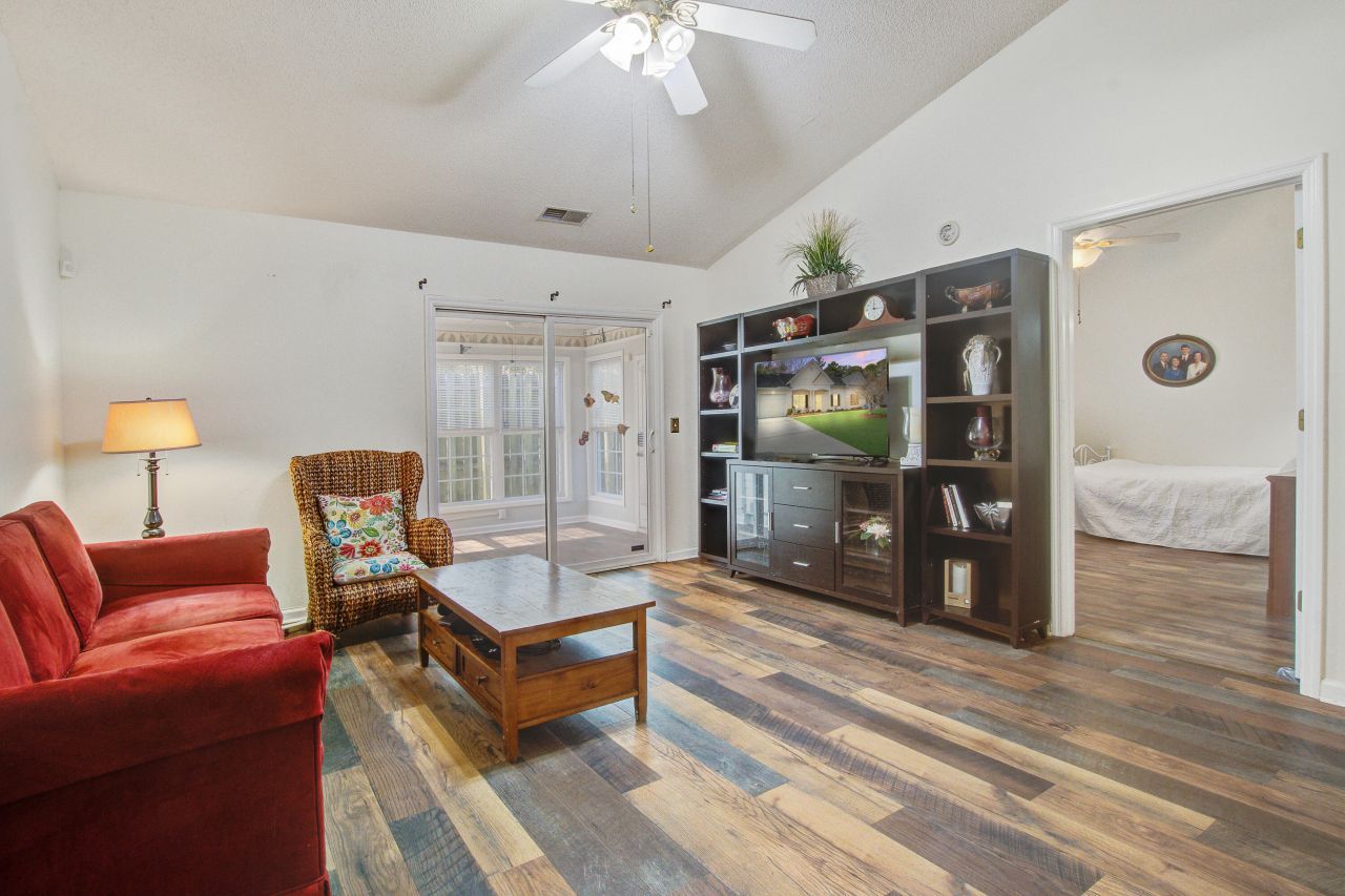 317 Dupont Way Photo 8