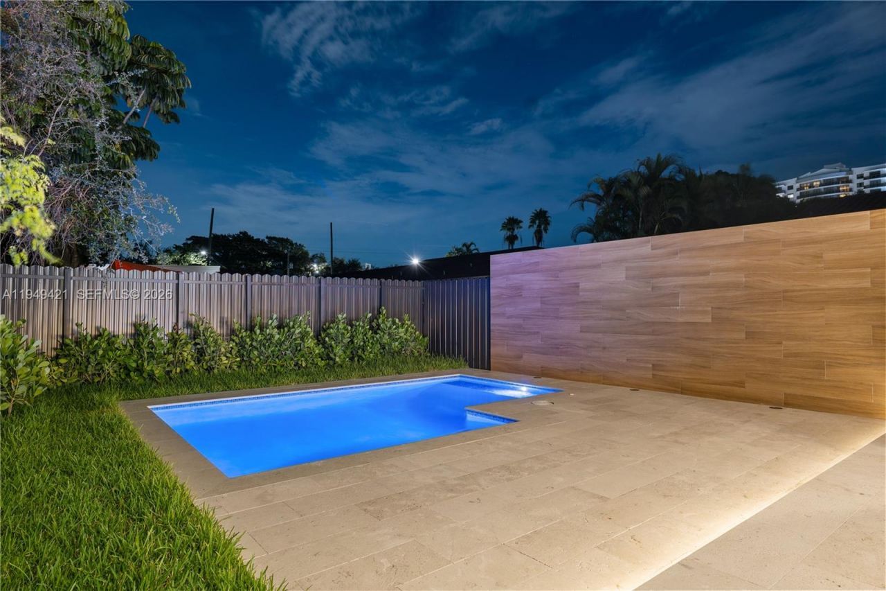 2823 SW 23rd Ter, Miami, FL 33145 Photo