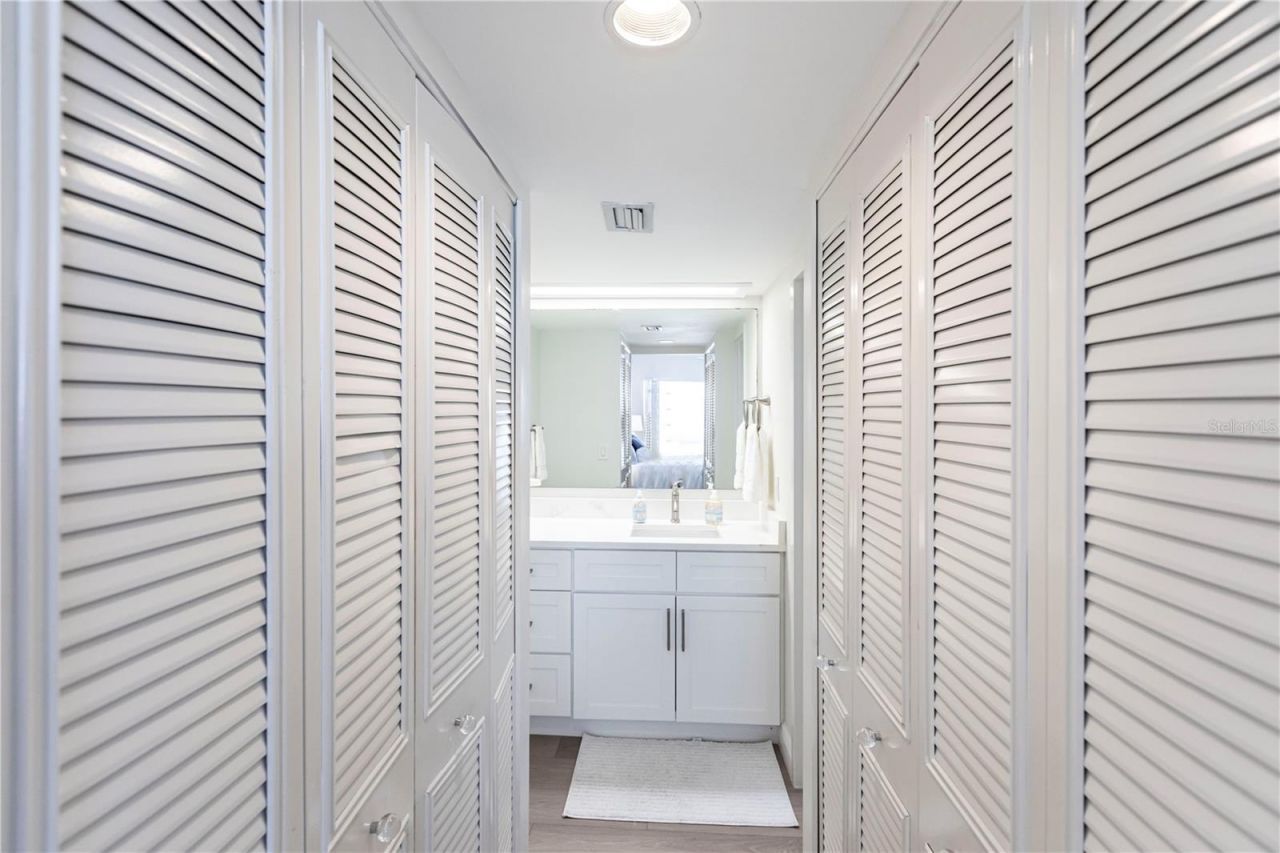 1055 W Peppertree Drive, Unit 106AA, Sarasota, FL 34242 Photo