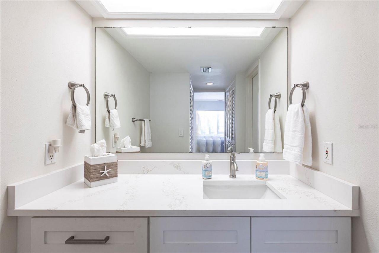 1055 W Peppertree Drive, Unit 106AA, Sarasota, FL 34242 Photo