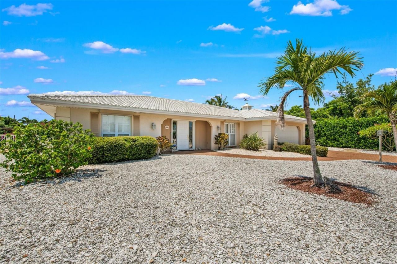 614 Gladstone Lane, Holmes Beach, FL 34217 Photo