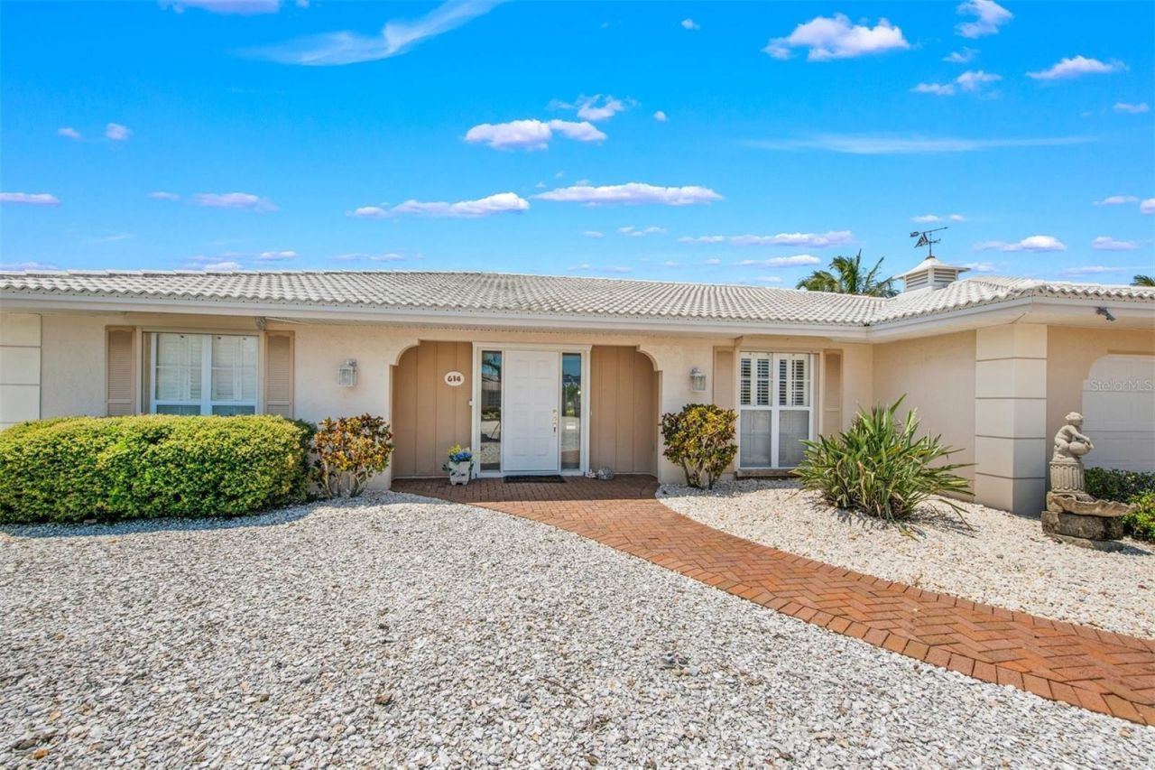 614 Gladstone Lane, Holmes Beach, FL 34217 Photo