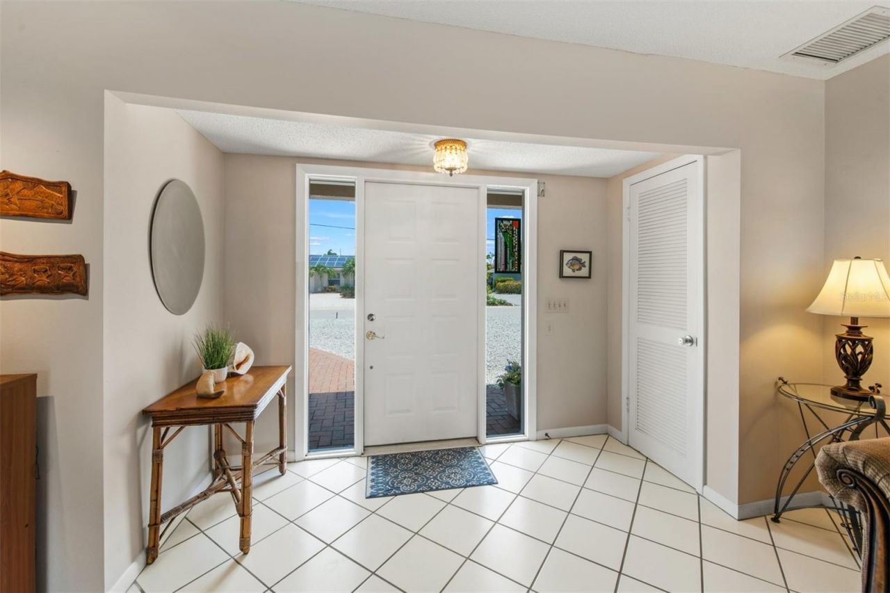 614 Gladstone Lane, Holmes Beach, FL 34217 Photo