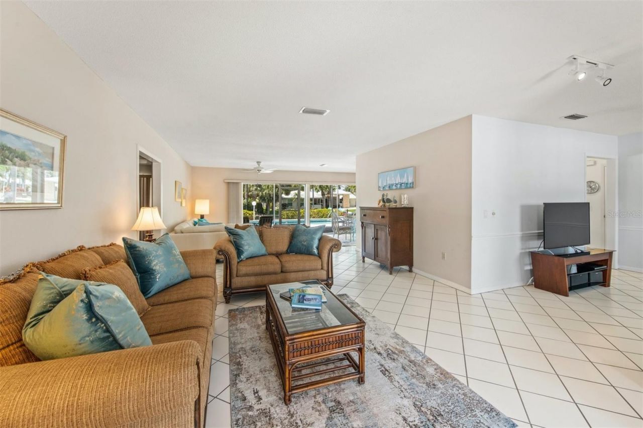 614 Gladstone Lane, Holmes Beach, FL 34217 Photo