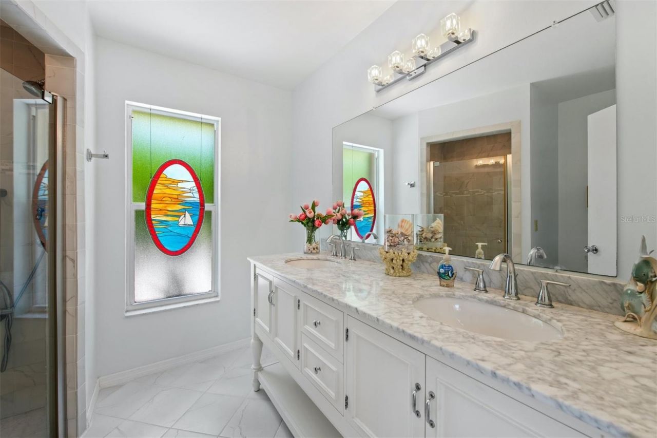 614 Gladstone Lane, Holmes Beach, FL 34217 Photo