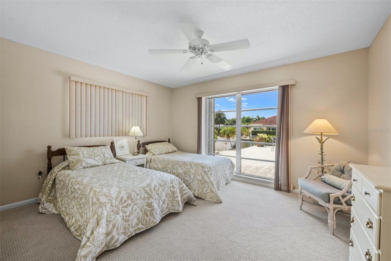 614 Gladstone Lane, Holmes Beach, FL 34217 Photo