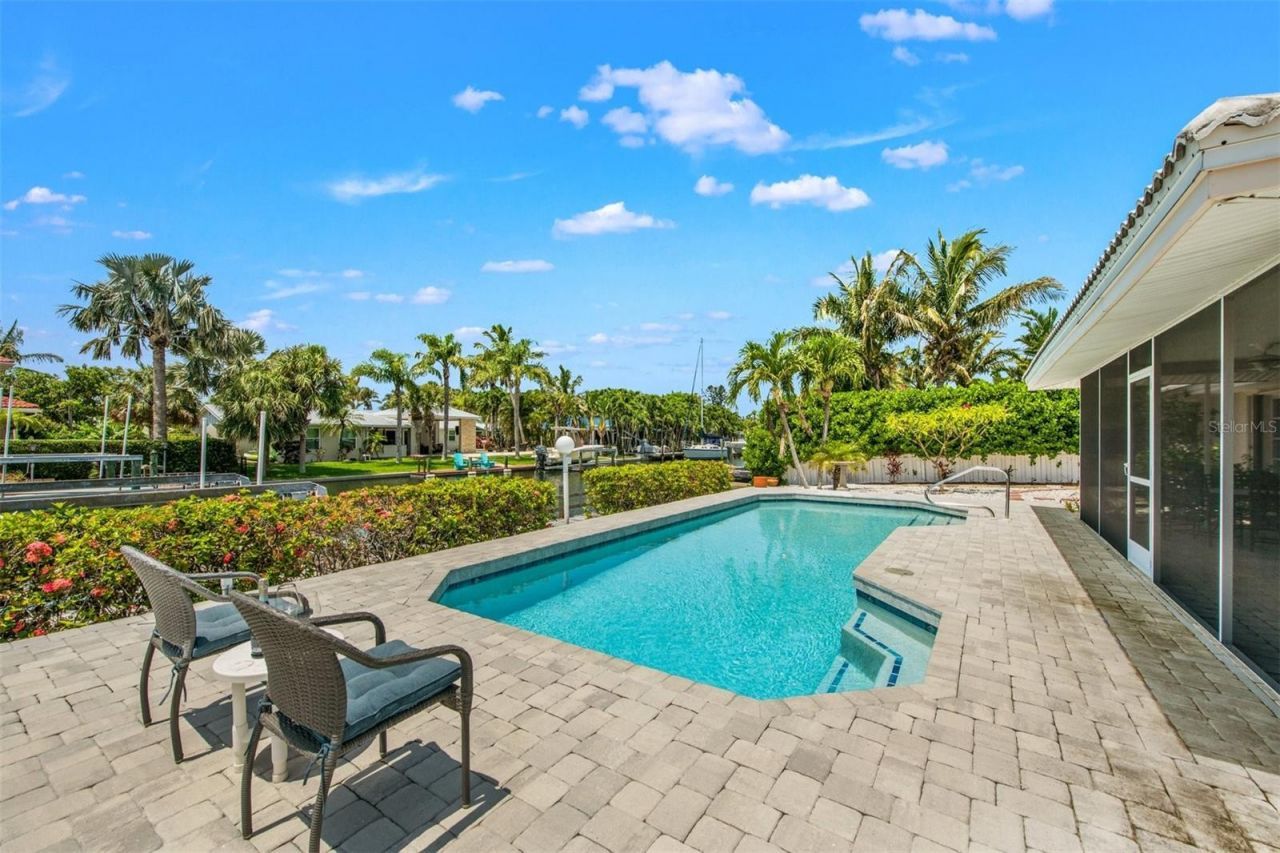 614 Gladstone Lane, Holmes Beach, FL 34217 Photo