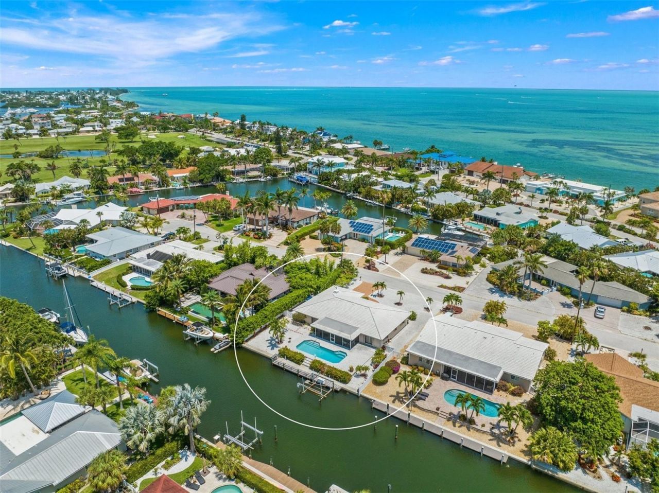 614 Gladstone Lane, Holmes Beach, FL 34217 Photo