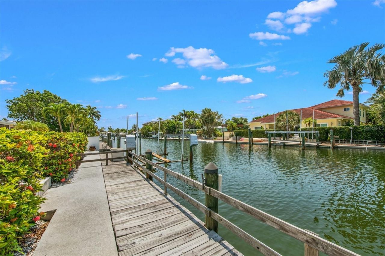 614 Gladstone Lane, Holmes Beach, FL 34217 Photo