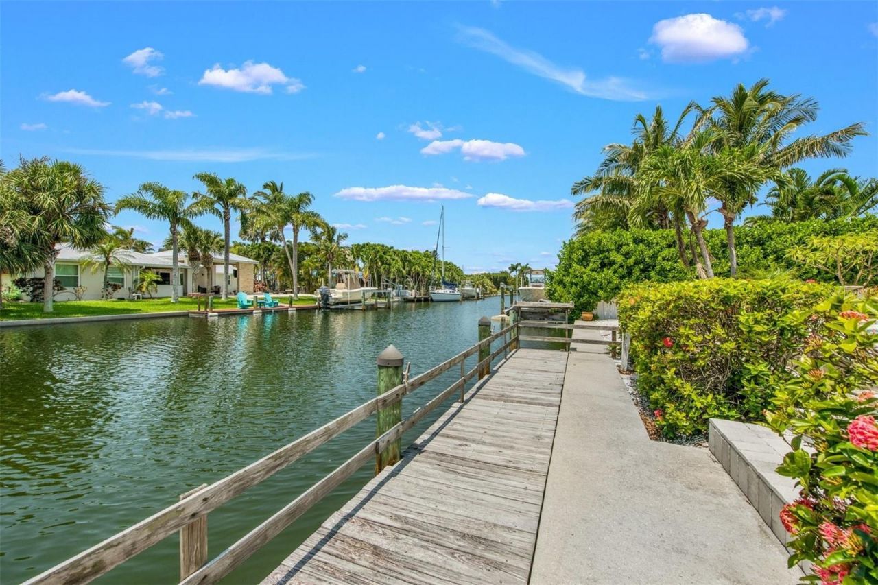 614 Gladstone Lane, Holmes Beach, FL 34217 Photo