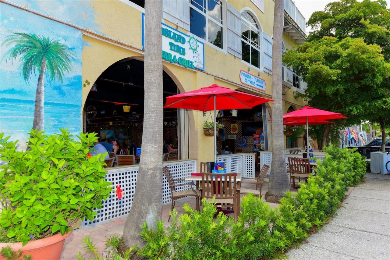 614 Gladstone Lane, Holmes Beach, FL 34217 Photo