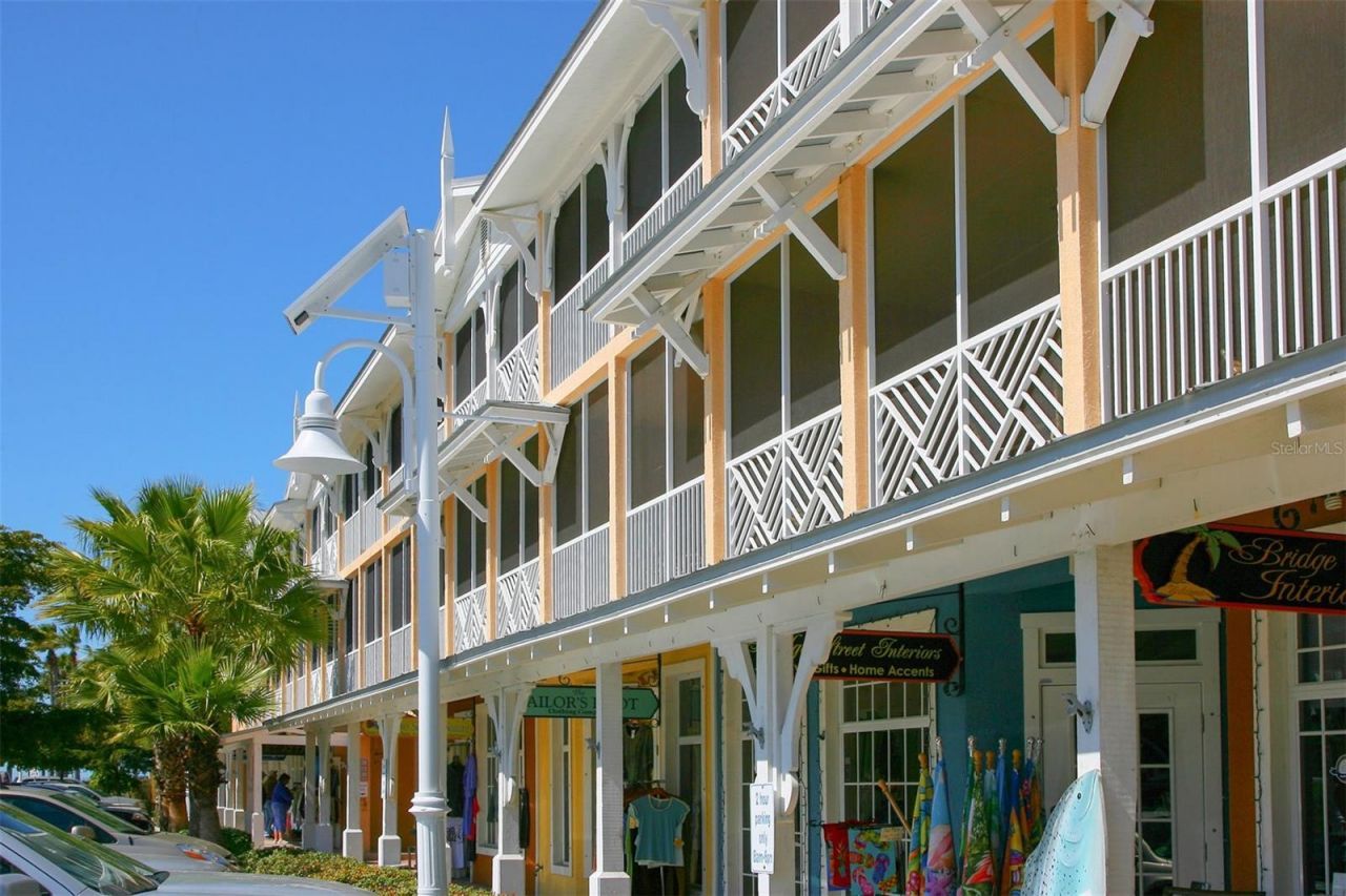 614 Gladstone Lane, Holmes Beach, FL 34217 Photo