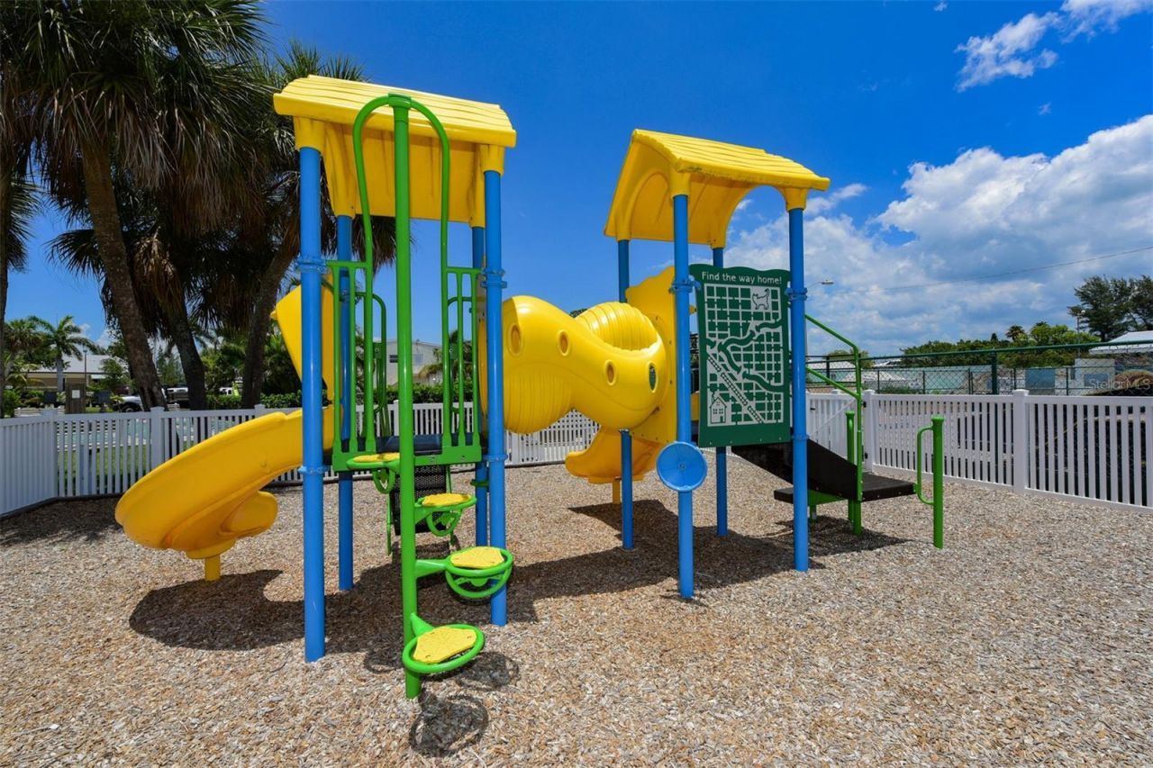 614 Gladstone Lane, Holmes Beach, FL 34217 Photo