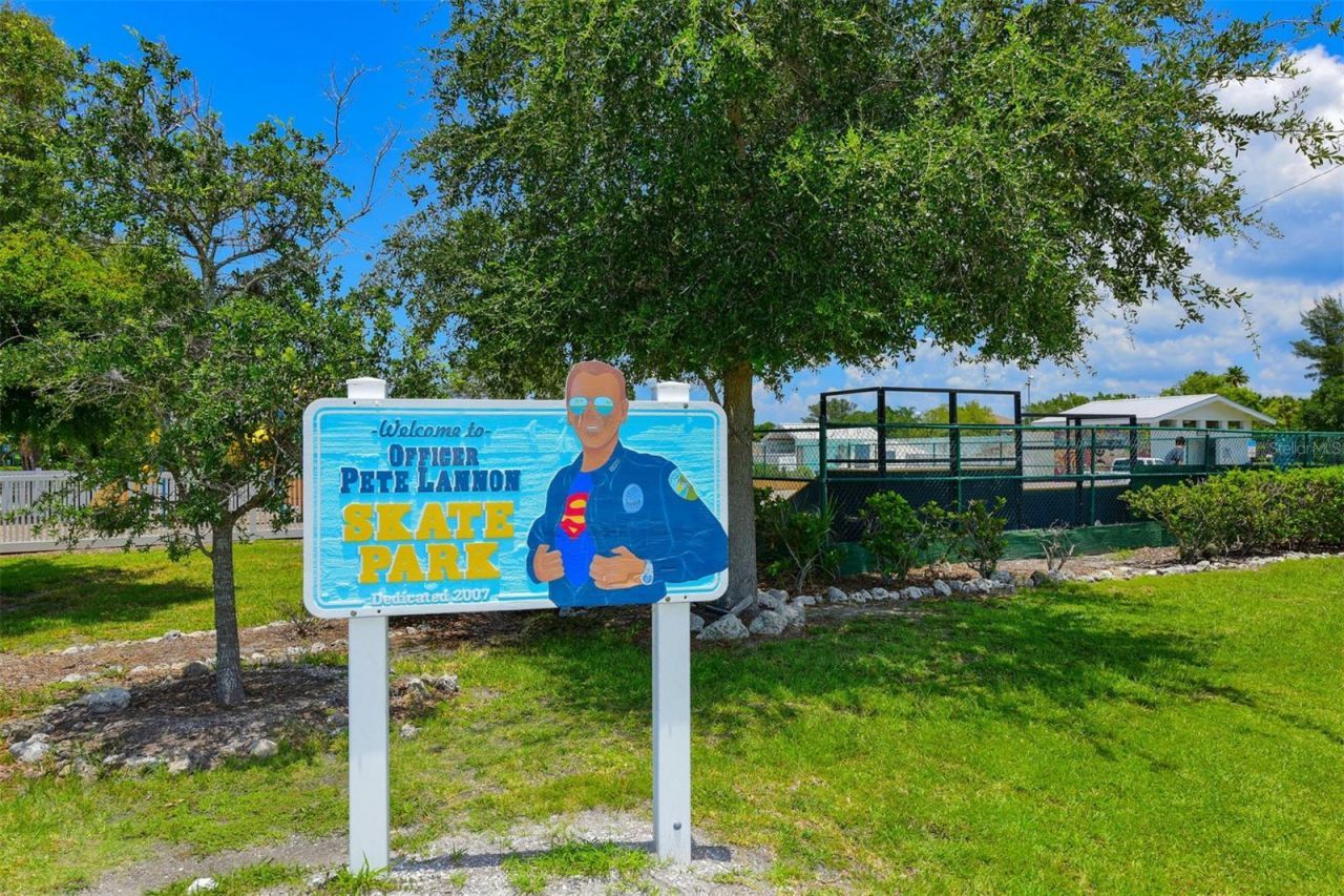 614 Gladstone Lane, Holmes Beach, FL 34217 Photo