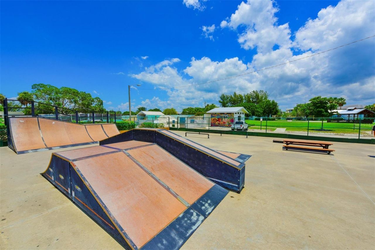 614 Gladstone Lane, Holmes Beach, FL 34217 Photo