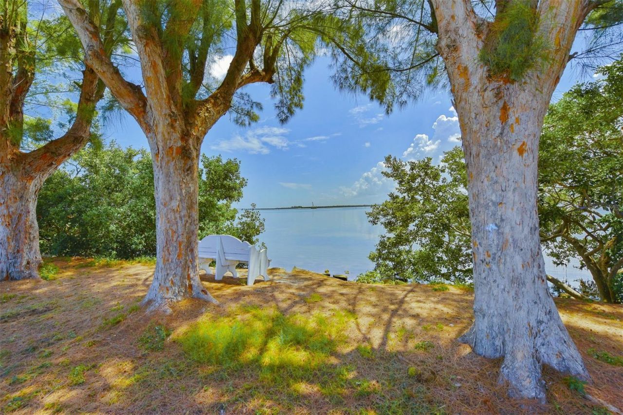 614 Gladstone Lane, Holmes Beach, FL 34217 Photo