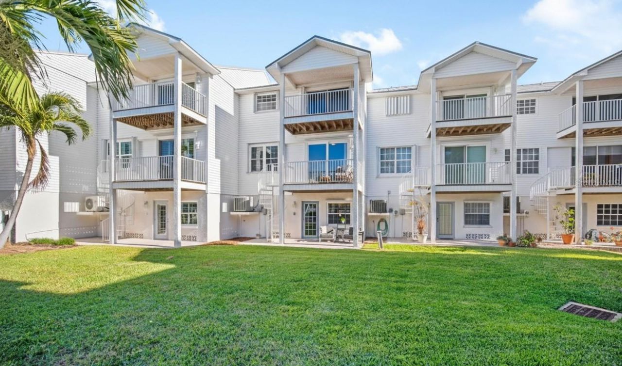 135 Bath Club Circle, North Redington Beach, FL 33708 Photo