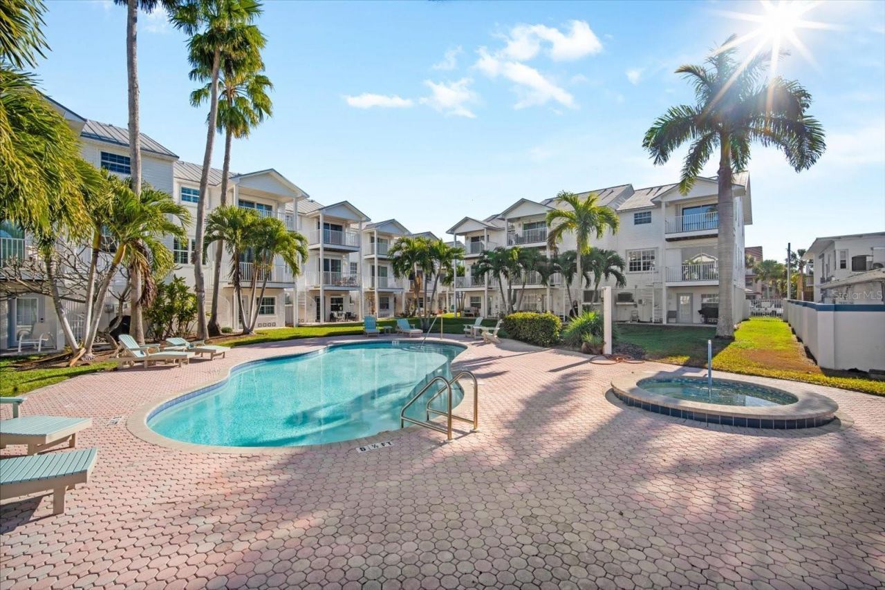 135 Bath Club Circle, North Redington Beach, FL 33708 Photo