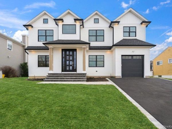 35 Main Parkway , Plainview, NY 11803