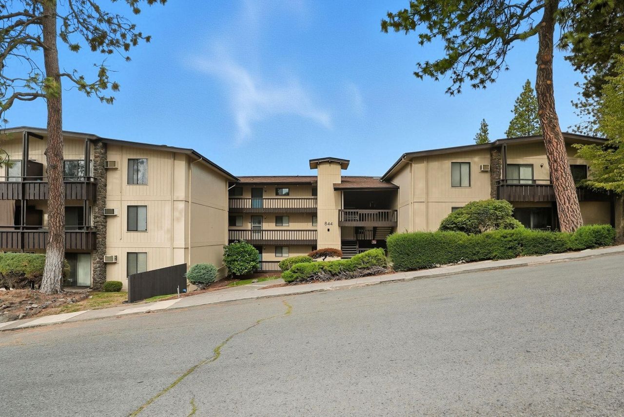844 W Cliff Dr, Spokane, WA 99204 Main Photo
