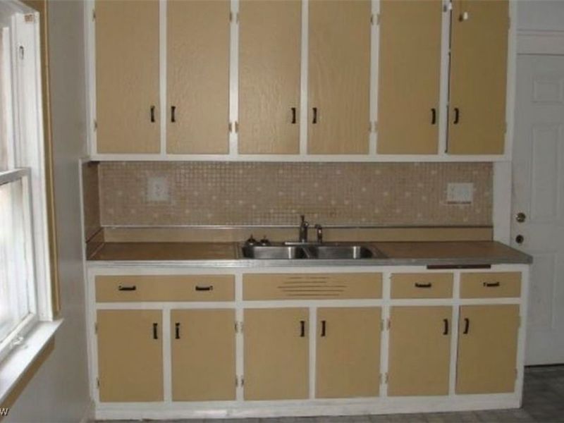 16523 Kipling Avenue, Cleveland, OH 44110 Photo 4