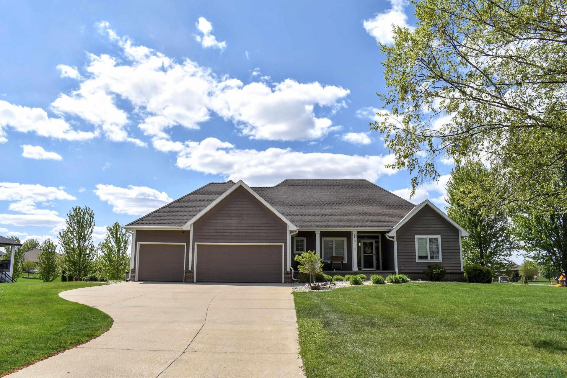 813 Brookside Drive, Jefferson, SD 57038 Main Photo