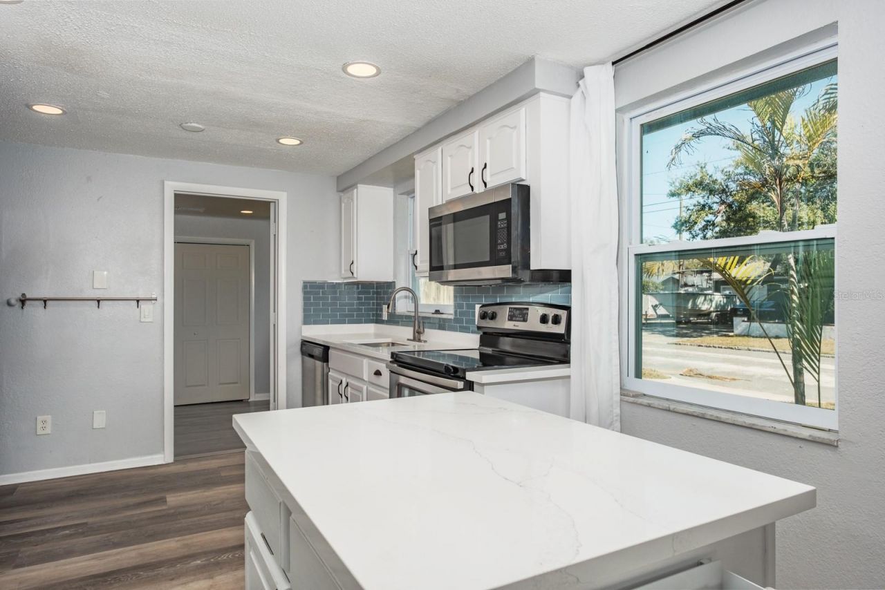 301 43rd Avenue N, Saint Petersburg, FL 33703 Photo