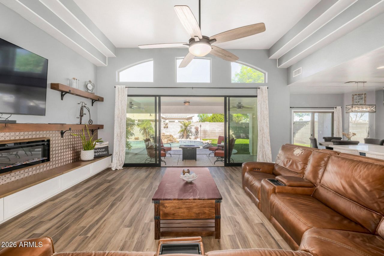 992 E Beechnut Drive, Chandler, AZ 85249 Main Photo